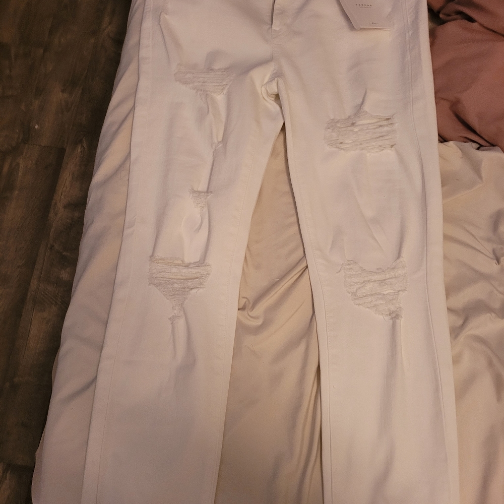 NWT White destroyed skinny jeans